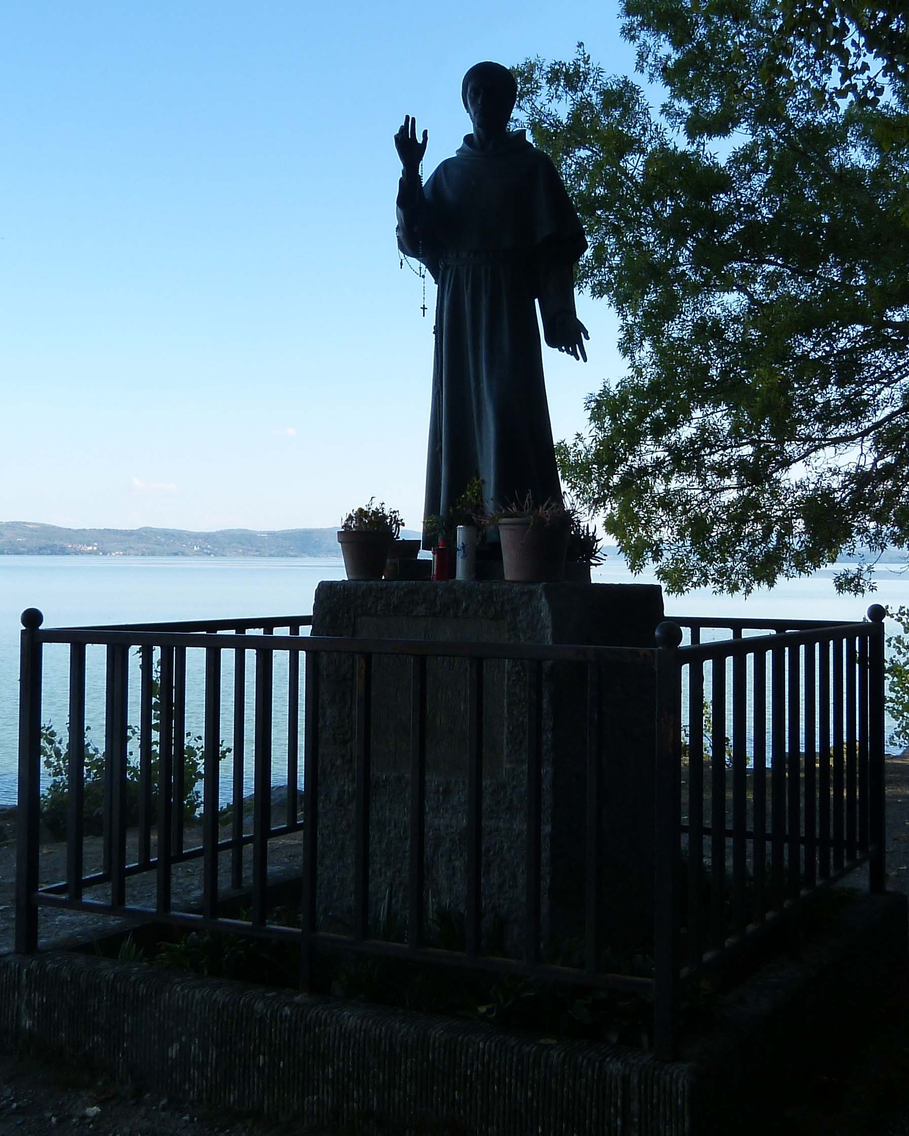 Standbeeld van Franciscus op Isola Maggiore